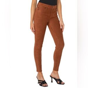 Liverpool Los Angeles
Abby Ankle in Stretch Faux Suede Jean